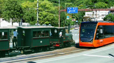 坊っちゃん列車（2023/11〜運休中）と市内電車